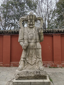 天王雕像