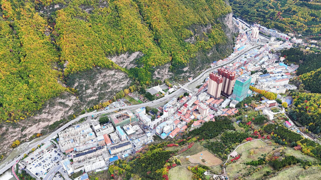 航拍四川阿坝奶子沟秋景彩林