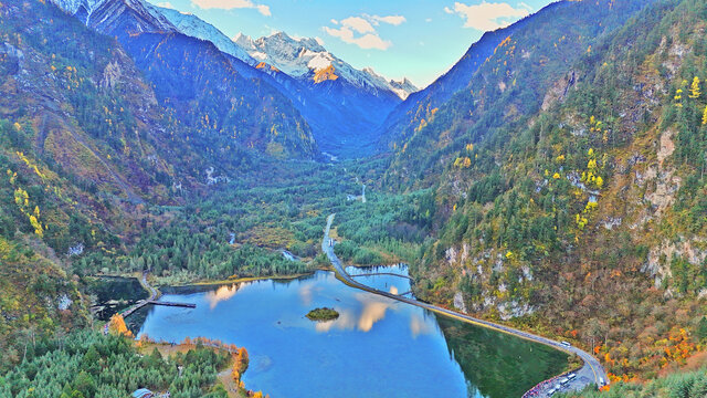 航拍四川阿坝毕棚沟龙王海秋景