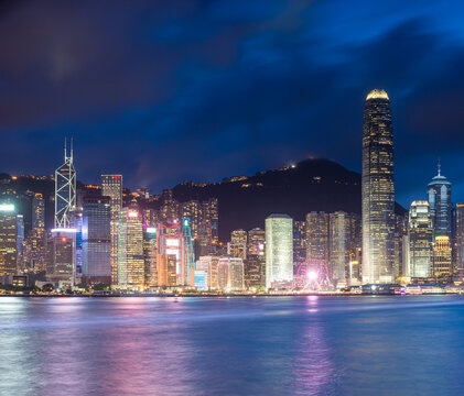 香港中环金融街地标建筑繁荣夜景