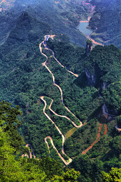 张家界天门山盘山路