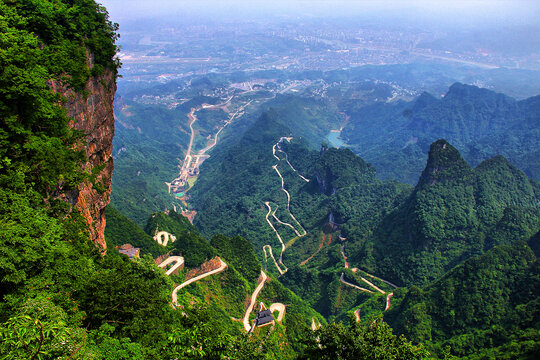 天门山盘山公路