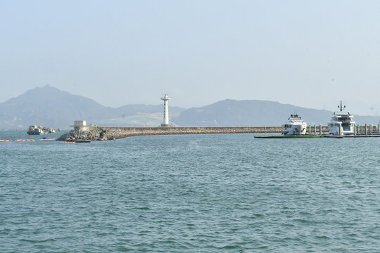 深圳和香港之间的海边景色