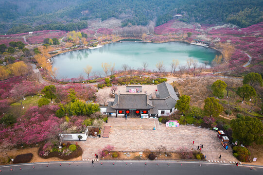 航拍张家港香山梅岭风景区