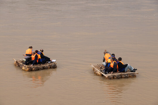 黄河上的羊皮筏子