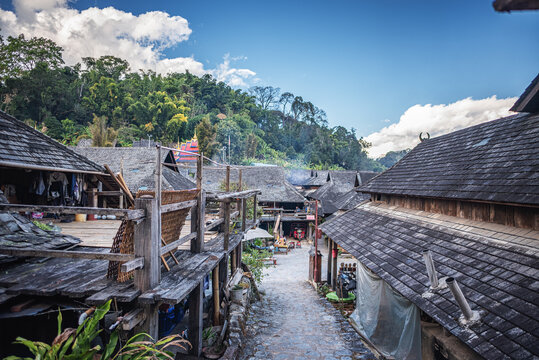 景迈山糯干古寨传统建筑风光