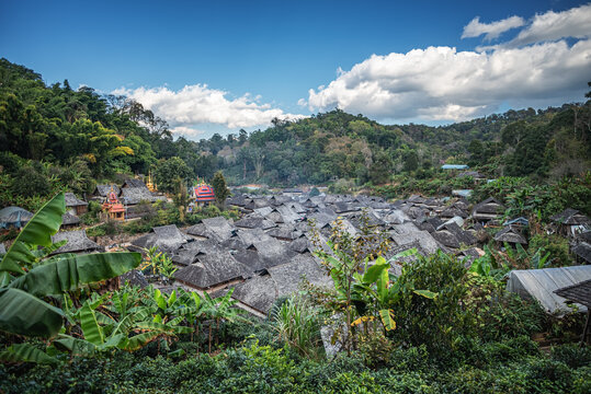 景迈山糯干古寨传统建筑风光