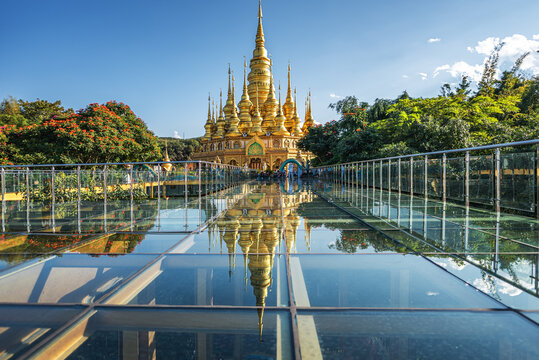 景洪大佛寺大金塔建筑风光