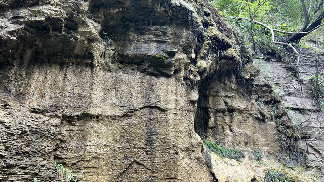 山间瀑布流水