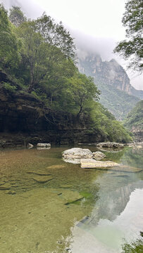 宁静湖水