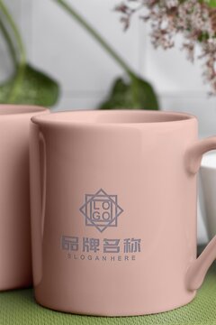 粉色瓷杯logo样机