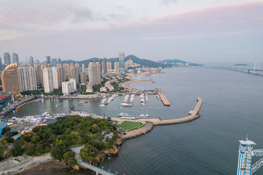 大连地标星海公园航拍城市风光