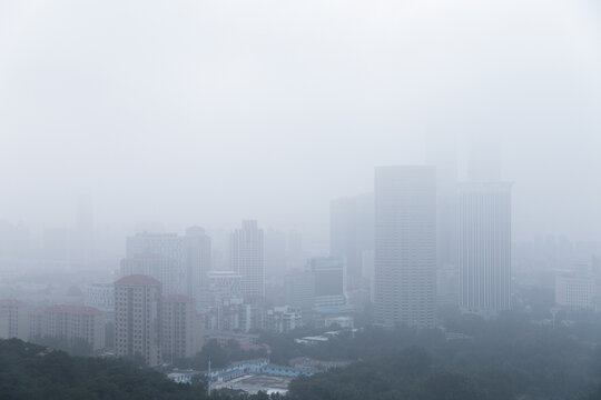 大连地标城市中心雾霾天气