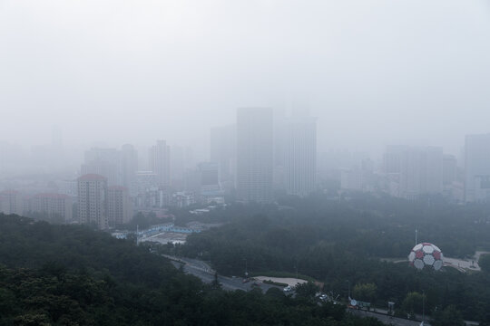 大连地标城市中心雾霾天气