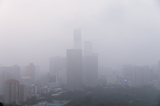 大连地标城市中心雾霾天气