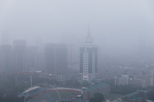 大连地标城市中心雾霾天气