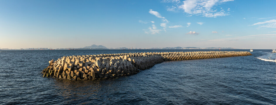 海面海边堤坝防波堤航拍