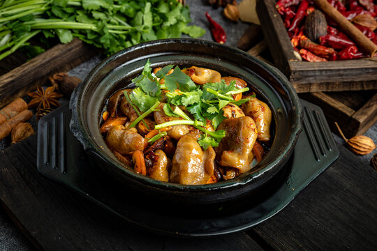 砂锅红烧肥肠