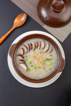 香菇干贝砂锅粥