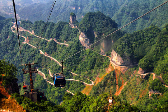 天门山索道天门山盘山路