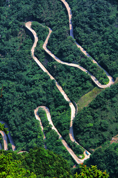 天门山盘山公路