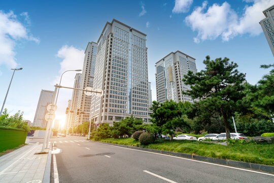 湖北武汉城市街景和摩天大楼