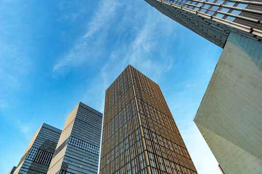 湖南长沙摩天大楼的低角度视图