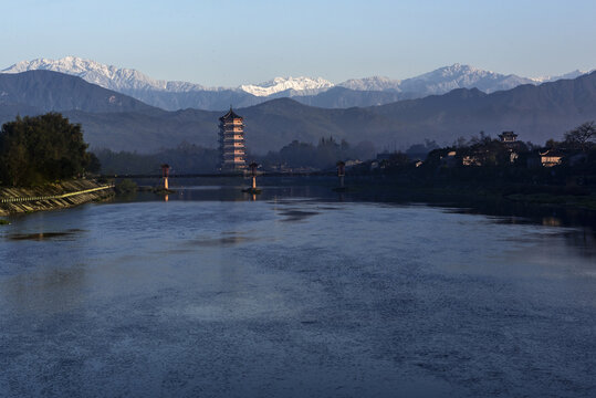 雪山古塔