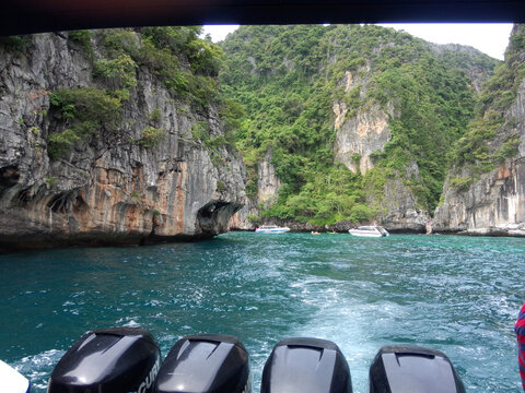 青山碧水船舶过