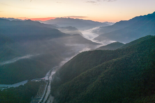 秦岭山晨雾