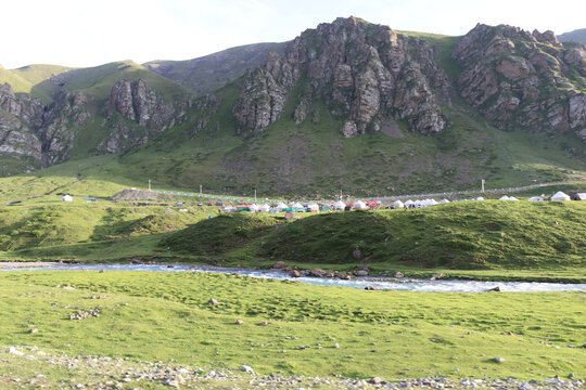 高山河流