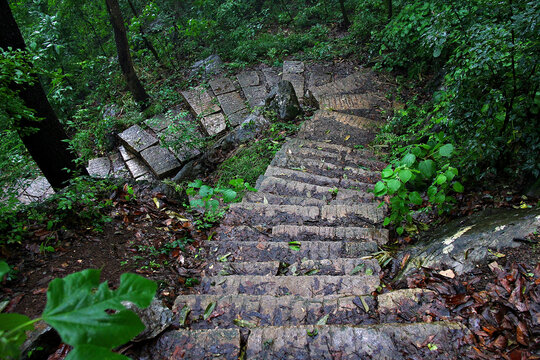 登山石板路