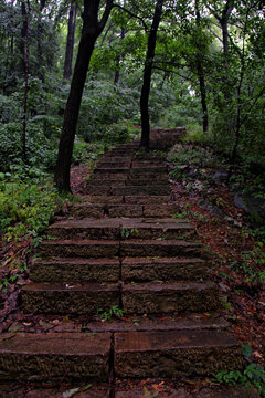 登山石板路