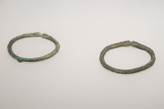 新疆文物铜耳环