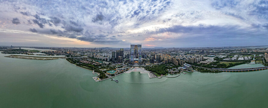 江苏苏州金鸡湖东方之门全景图