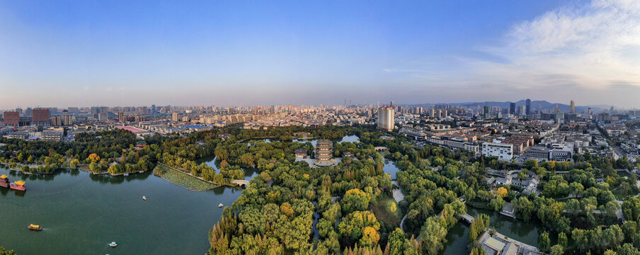 山东济南大明湖航拍全景图