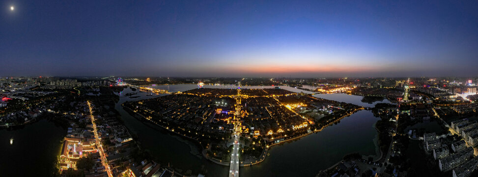 山东聊城东昌湖水上古城夜景