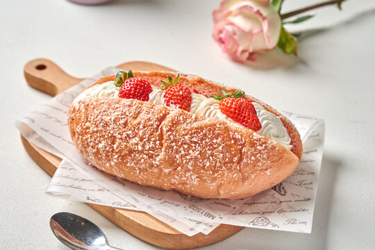 草莓面包