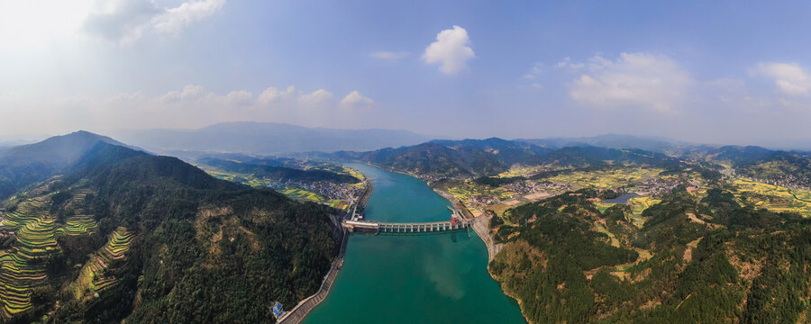 航拍山谷中河流堤坝水电站