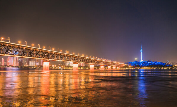 湖北武汉长江大桥夜景