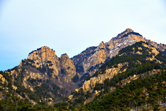 蓝天白云高山山峰白雪