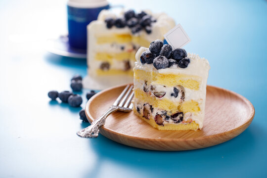 蓝莓生日蛋糕