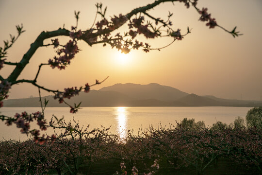 夕阳下的乡村美景