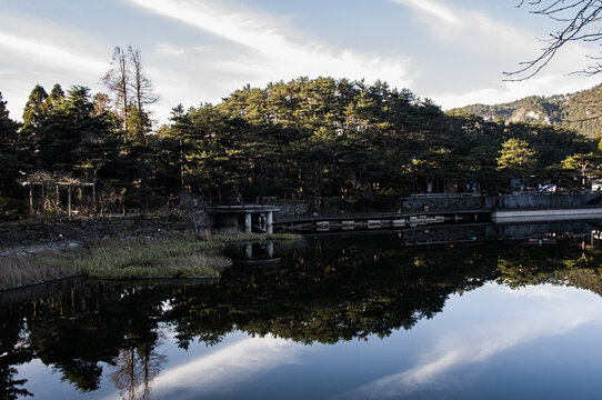 庐山如琴湖倒影