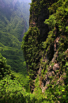 天门山悬崖峭壁