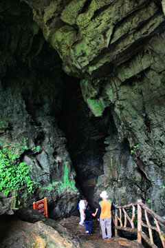 张家界大峡谷山洞