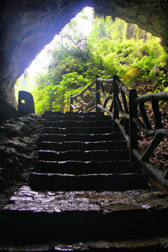 张家界大峡谷山洞