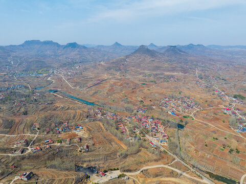 春天的蒙阴岱崮地貌