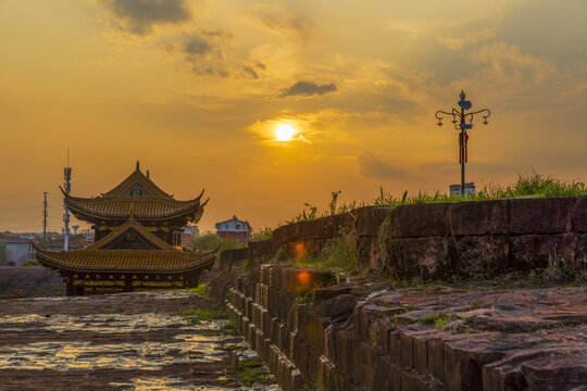 鹰潭月岩寺夕阳