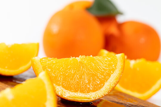 白色背景当季水果橙子脐橙春橙